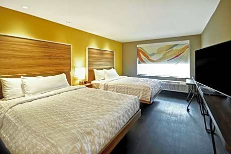 Queen Room with Two Queen Beds and Roll-In Shower - Mobility Access/Non-Smoking