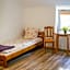 Hotelik Okęcie 39 - Nocleg i Parking Blisko Lotnisko Okęcie