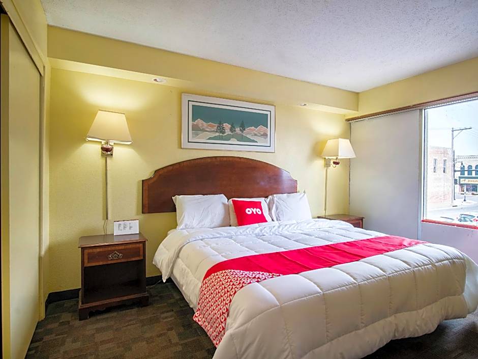 OYO Hotel Hutchinson KS West 4th Ave