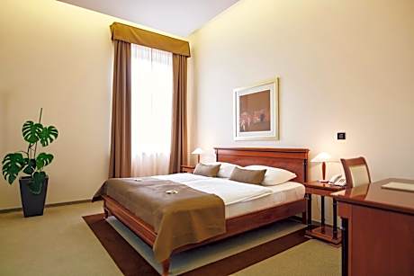 Luxury Double Room with Balcony and Sea View