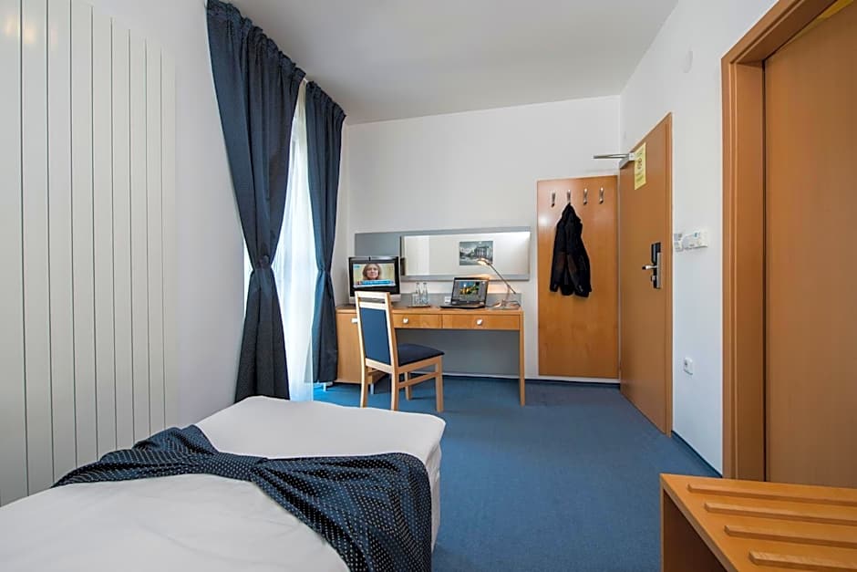 Felicity Garni Hotel