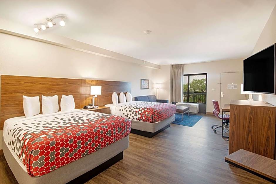 Econo Lodge Inn & Suites Foley-North Gulf Shores