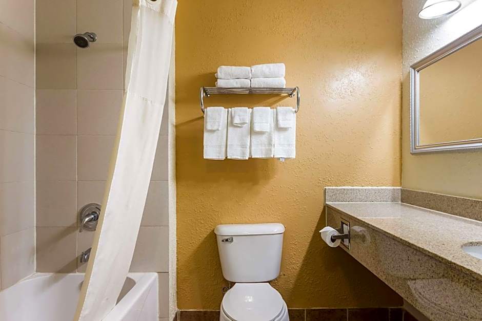 Quality Suites Milwaukee Airport