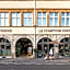 Le Phenix Hotel
