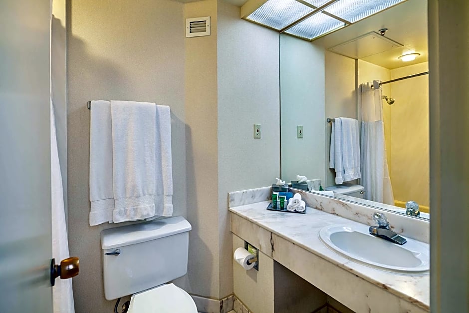 Hilton Oakland Airport