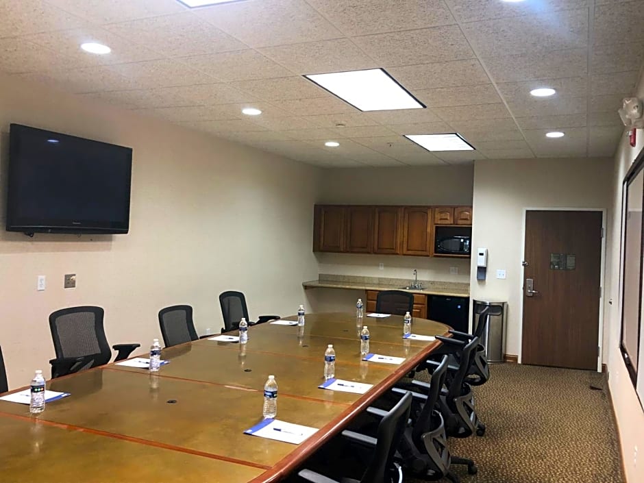 Holiday Inn Express Hotel & Suites Howell By IHG