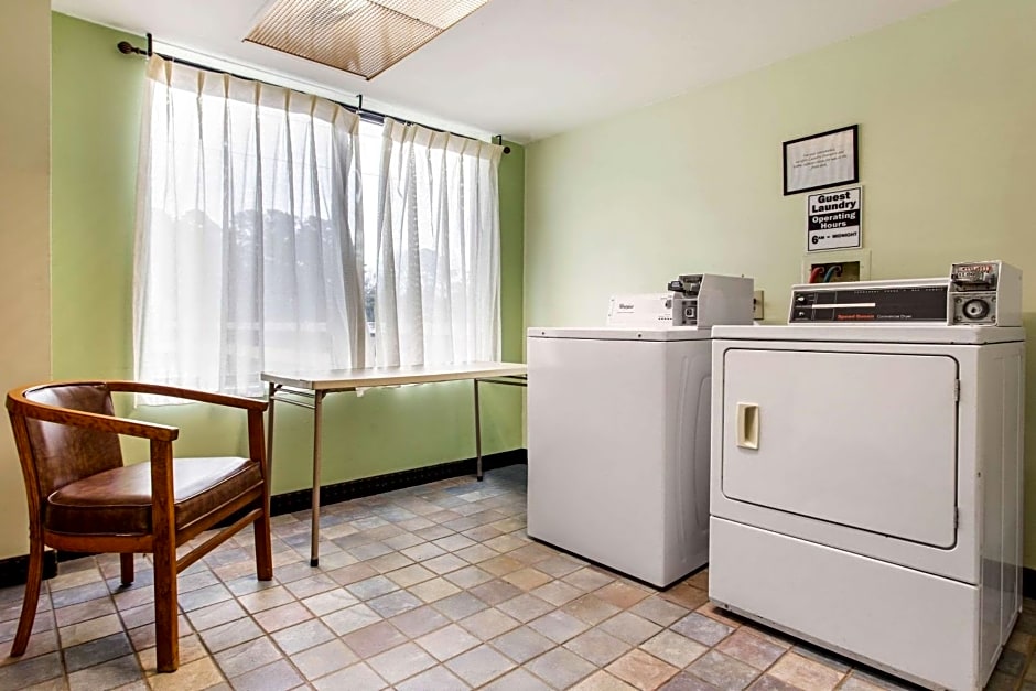 Comfort Suites Wilmington near Downtown