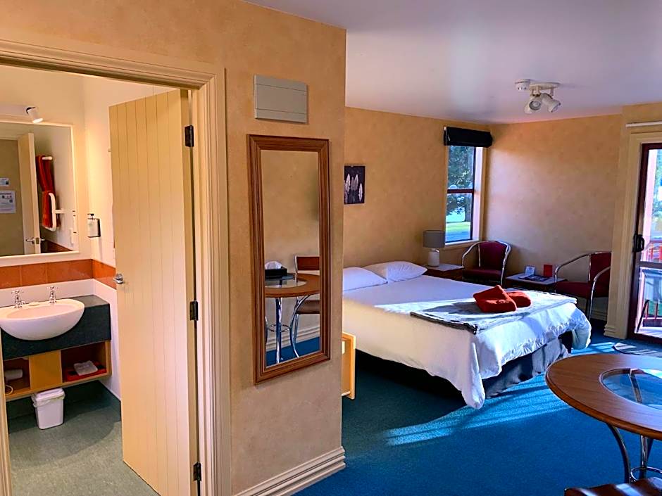 Red Tussock Motel