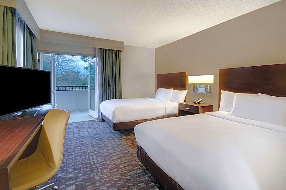 Embassy Suites by Hilton Jacksonville Baymeadows