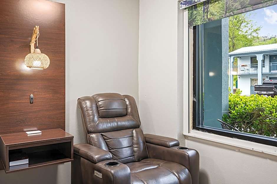 Country Town N' Suites