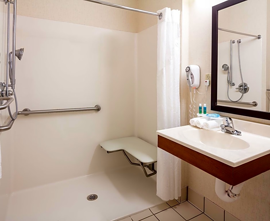 Holiday Inn Express Hotel & Suites Coralville, an IHG Hotel