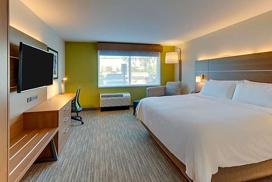 Holiday Inn Express & Suites Roanoke - Civic Center By IHG