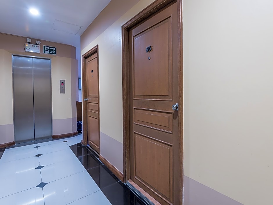 Silom Avenue Inn Hotel