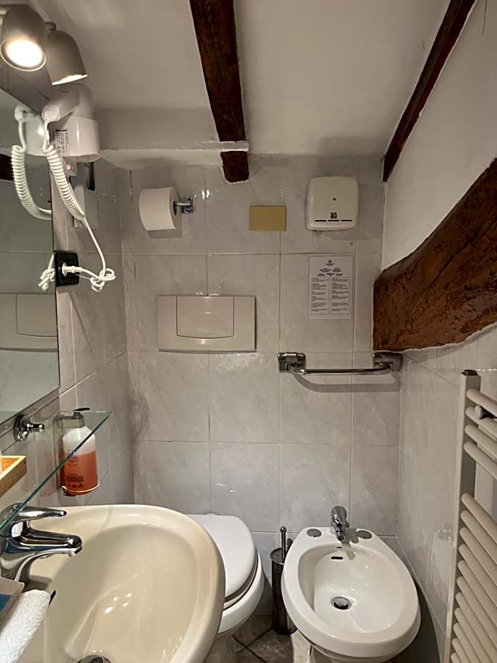 Hotel Mantegna Stazione, MantegnaHotels