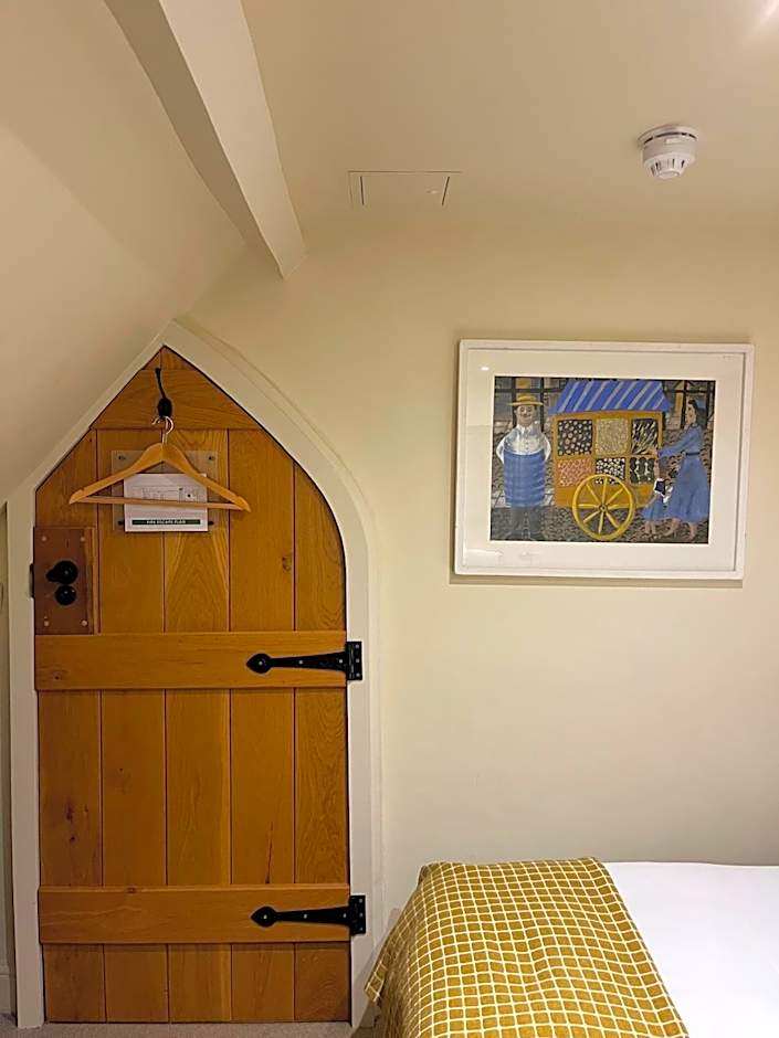 Cat and Custard Pot Inn