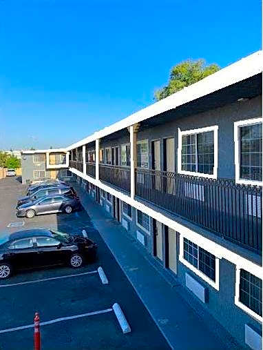 American Inn & Suites LAX