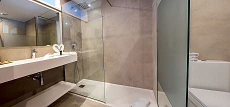 DOUBLE STANDARD TWO ADULTS ONE CHILD