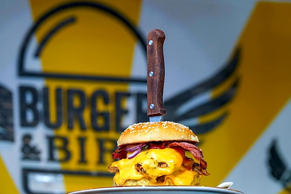 The Greenwich Rooms - Burger & Bird Bar & Restaurant