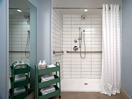 Junior Suite with Tub and Fireplace - Mobility Accessible