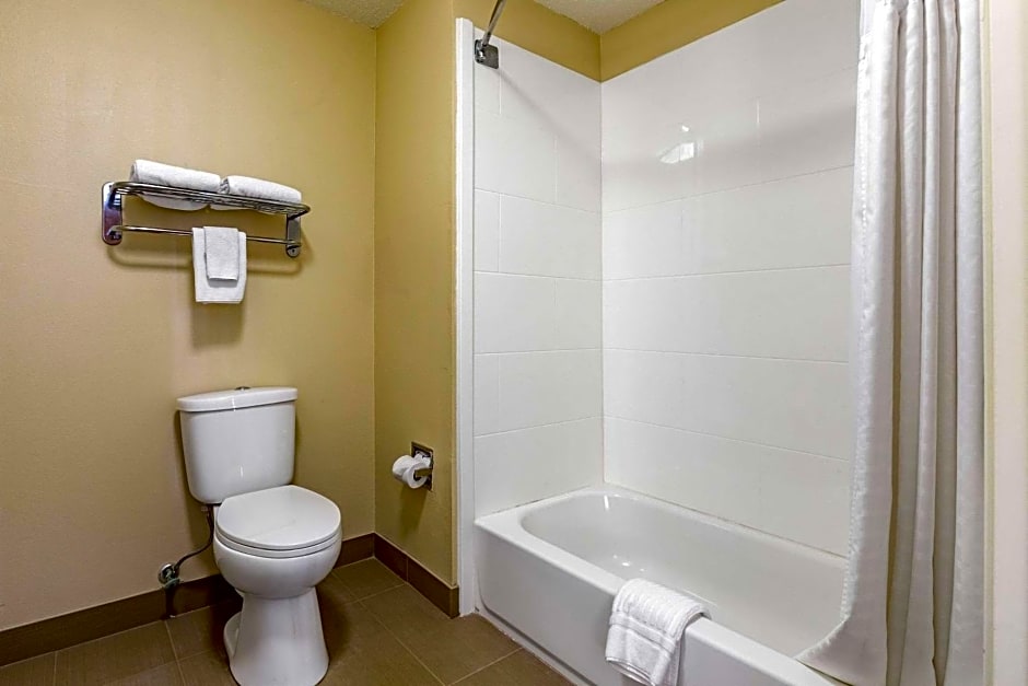 Comfort Inn Walcott near Davenport