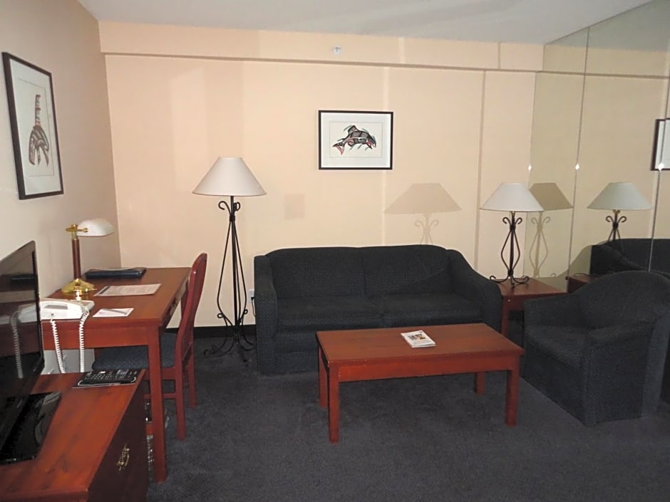 Rosedale on Robson Suite Hotel