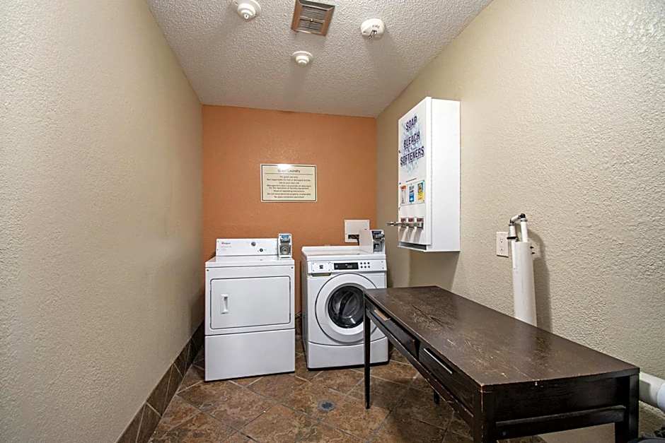 Days Inn & Suites by Wyndham Mt Pleasant