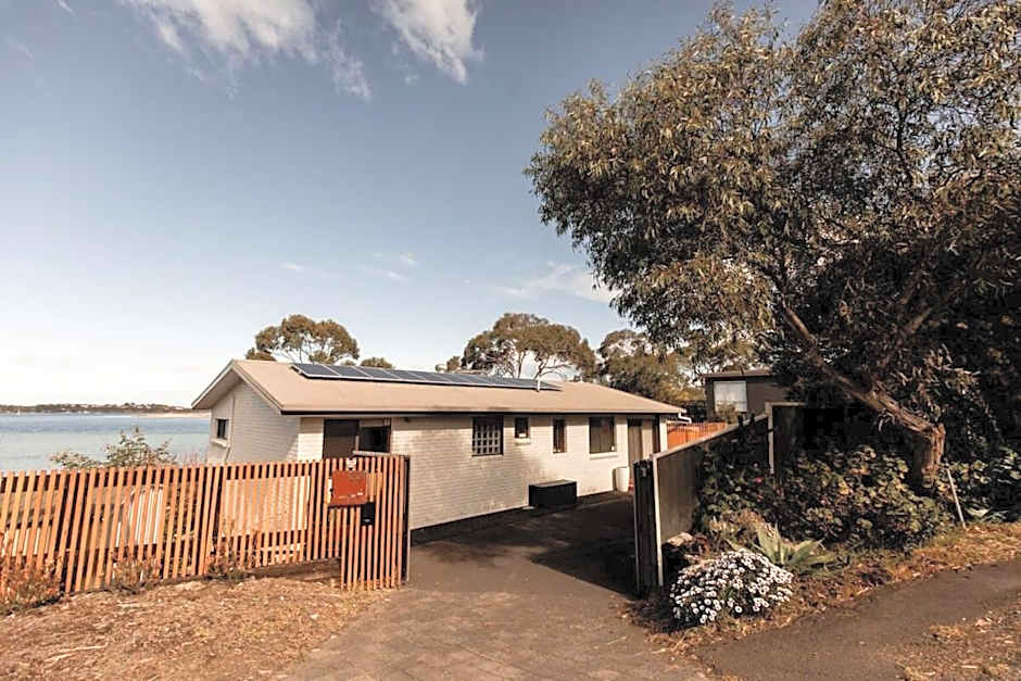 Seagrass Coastal Retreat with direct beach access