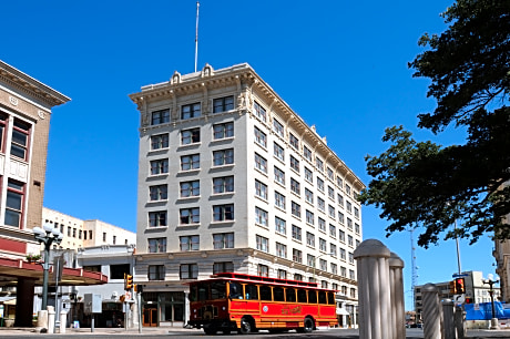 Hotel Gibbs Downtown Riverwalk