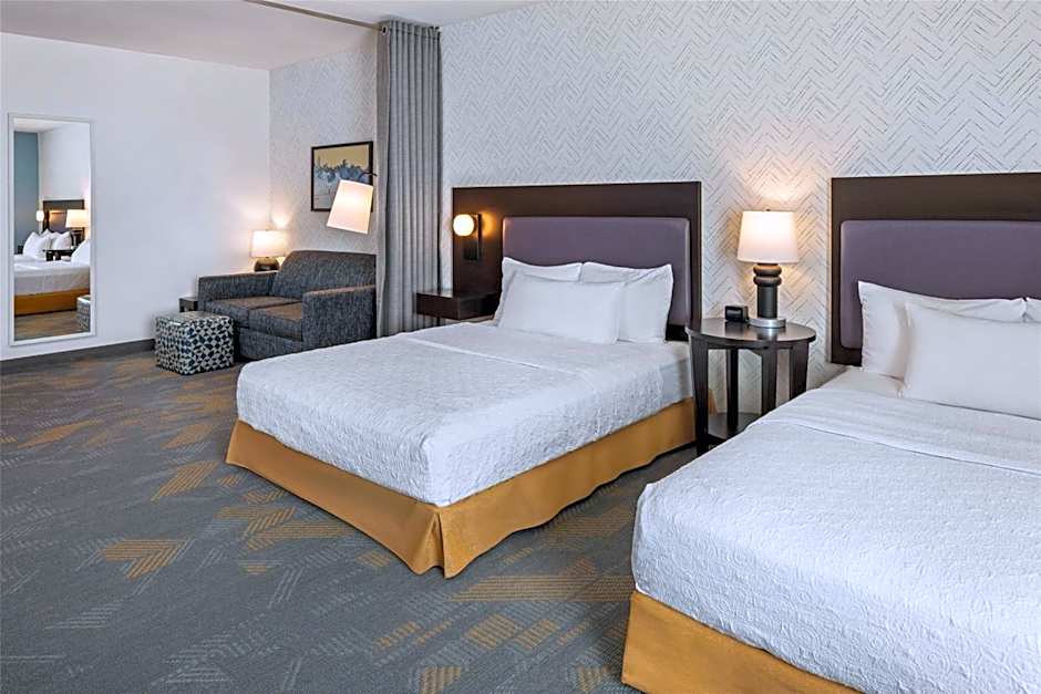 Home2 Suites by Hilton Minneapolis / Roseville, MN