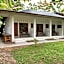 Gino's Place - Guest House & Jungle Trekking