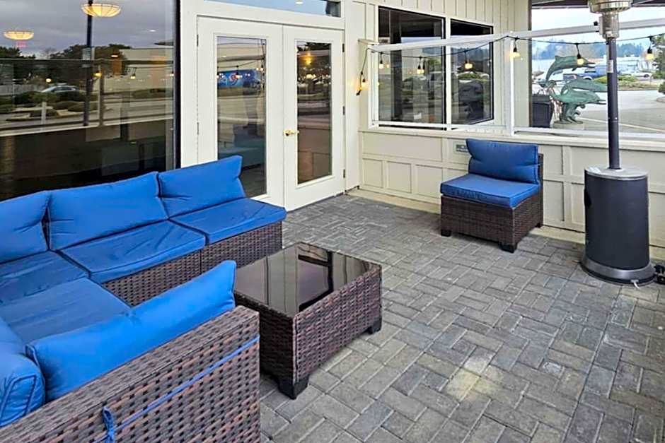 Edgewater Inn and Suites, an Ascend Collection Hotel