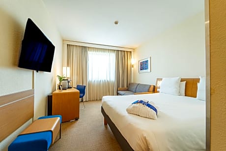 Executive Room with One Double Bed and Sofa Bed