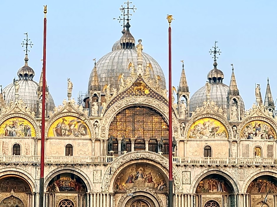 Friendly Venice Suites
