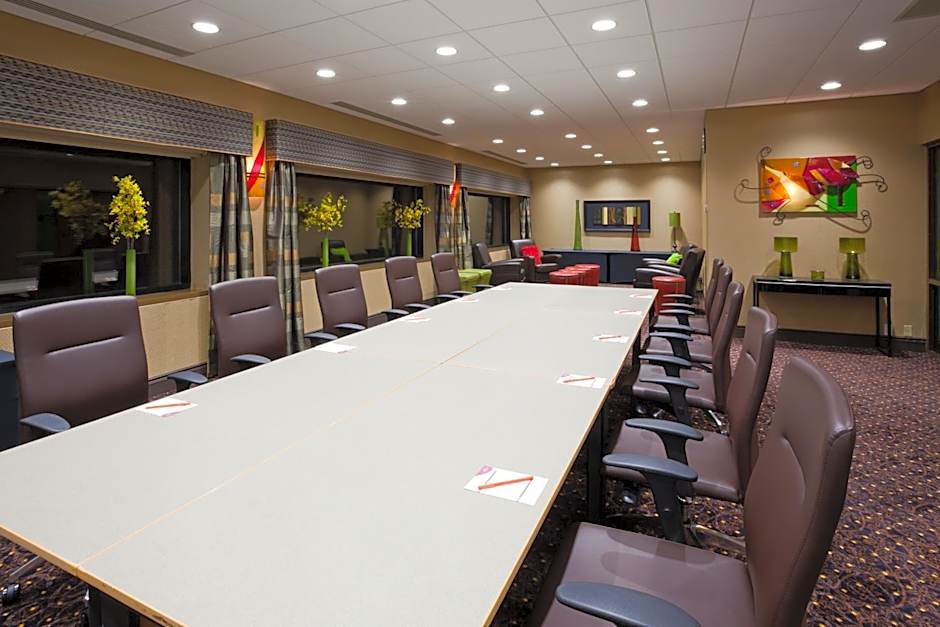 Crowne Plaza Minneapolis West