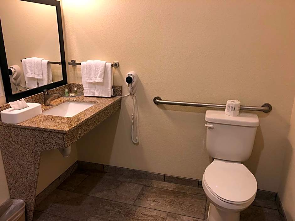 Cobblestone Hotel & Suites - Paxton