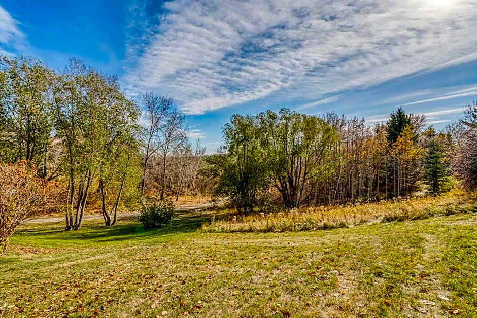 Boho Retreat w/King Bed on Bow River Pathway