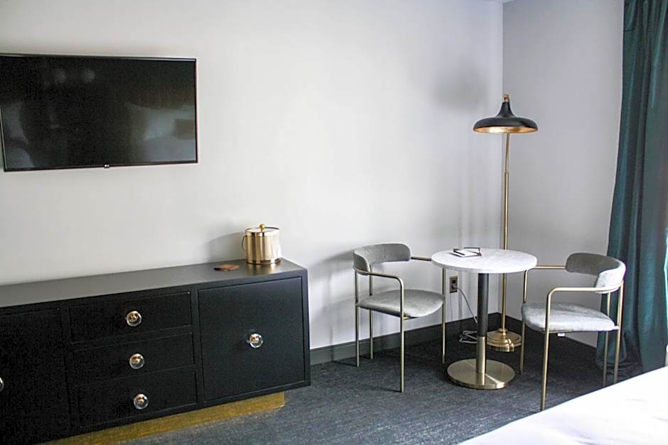 The Inn Hotel Lake Okoboji, an Ascend Collection Hotel