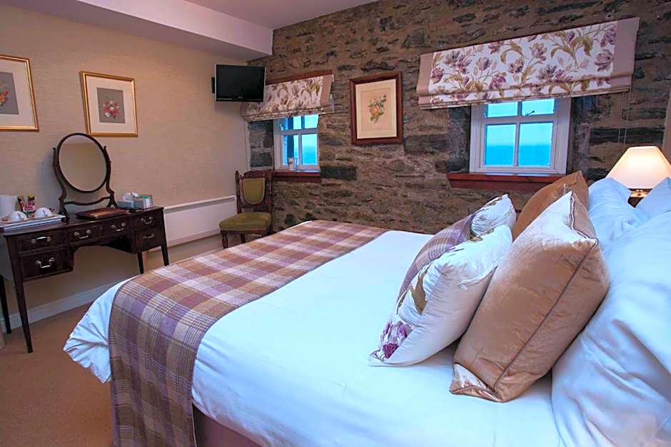 Port Charlotte Hotel