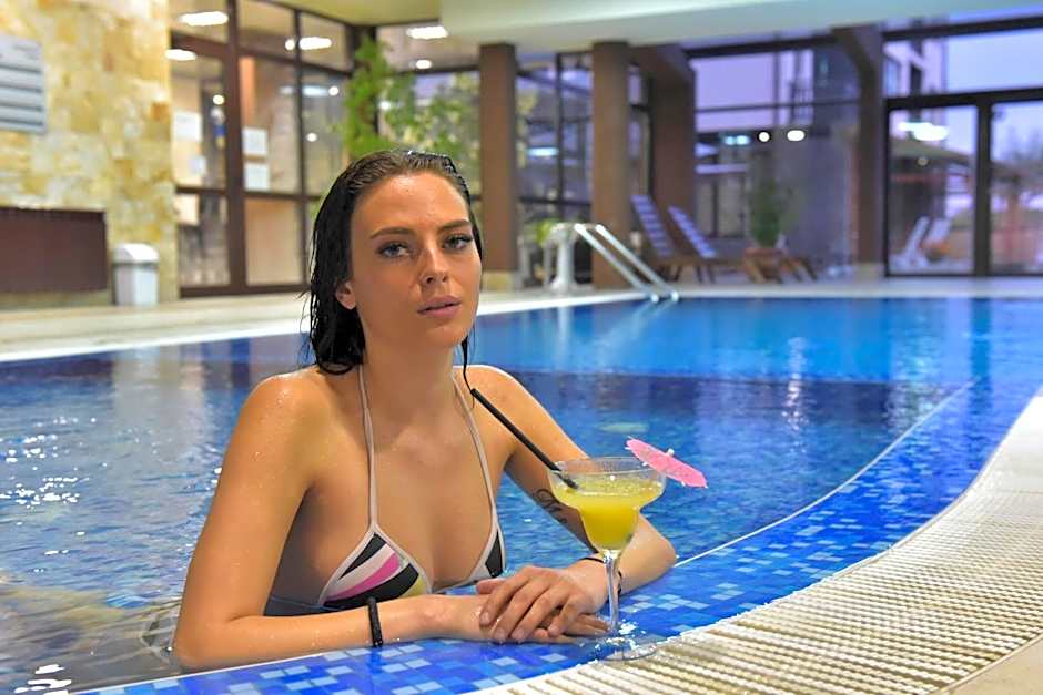 Royal Bansko Family Apart Hotel - All Inclusive Light or Half Board & Drinks With Heated Indoor Pool & Jacuzzis