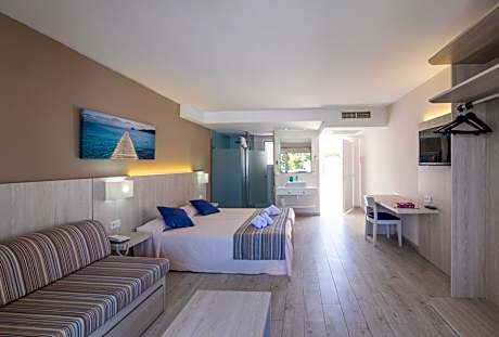 Studio (2 Adults + 2 Children)