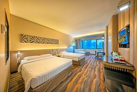 Grand Deluxe Triple High Floor with City View