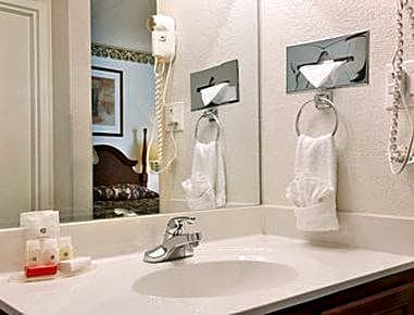 Ramada by Wyndham Henderson/Evansville