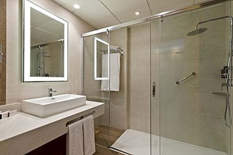 STANDARD DOUBLE ROOM 2 ADULTS + 2 CHILDREN