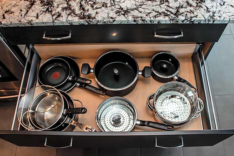 Amazing Luxe Home, AC, HUGE Yard, FirePit, Pet Friendly, Sleeps 10!