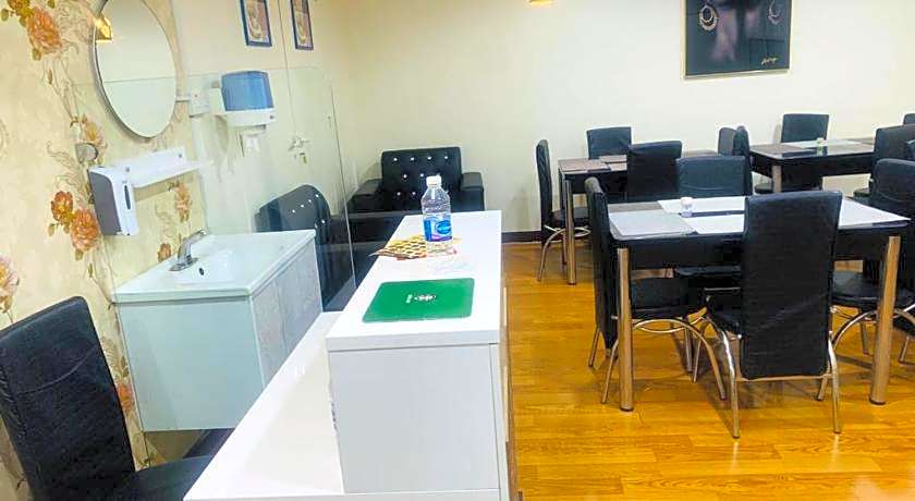 OYO 271 Parasol Hotel