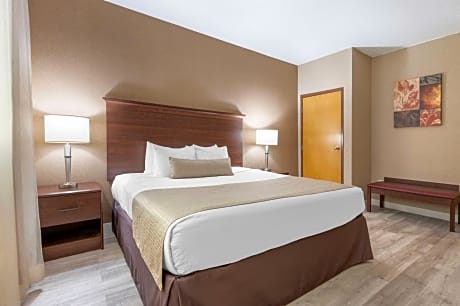 Suite-1 King Bed - Non-Smoking, Separate Bedroom, Whirlpool, Balcony, Wet Bar, Microwave And Refrigerator, Full Breakfast