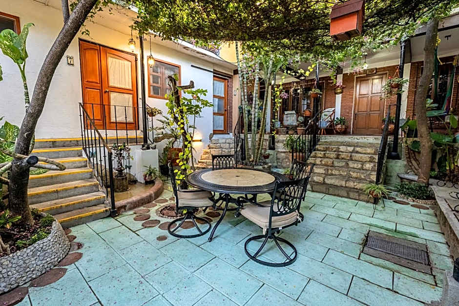 Las Mariposas Hotel & Studios