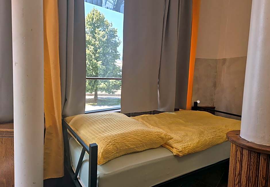 Bled Lesce station rooms and depo