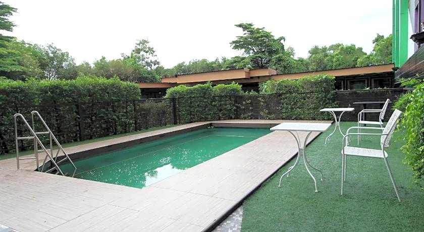 The Breton Hotel (Media)