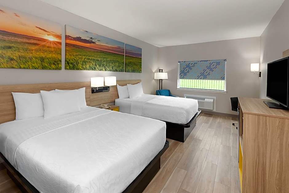 Days Inn & Suites by Wyndham Sam Houston Tollway